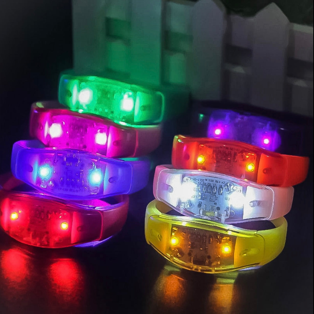 100 pcs Sound activated wristbands