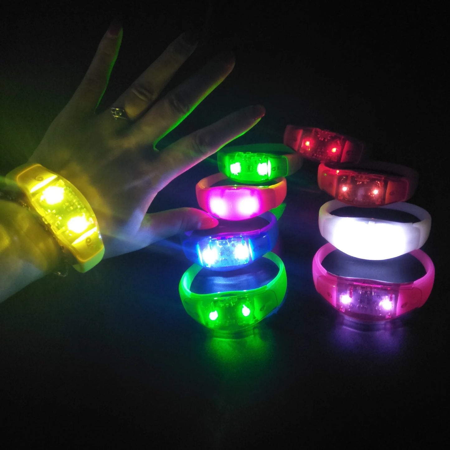 100 pcs Sound activated wristbands