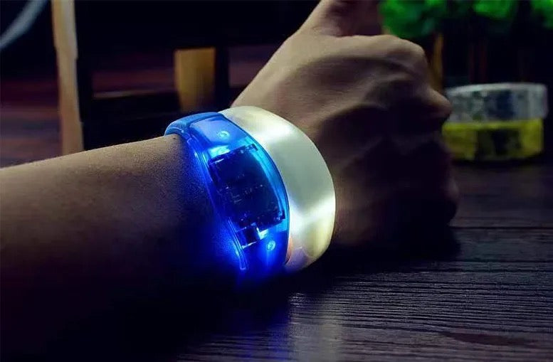 100 pcs Sound activated wristbands